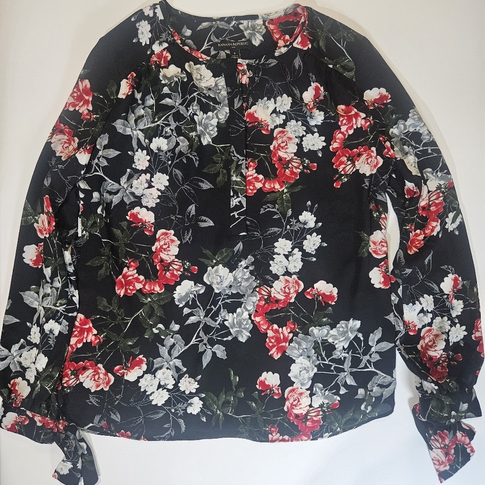 Banana Republic Flowy Blouse Womens Small Black Red Wedding Ready Floral Top